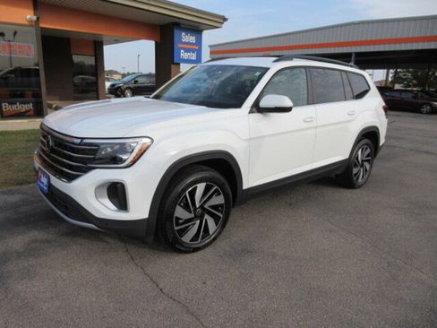 Used 2025 Volkswagen Atlas SE image 36