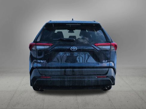 Used 2021 Toyota RAV4 XLE image 5