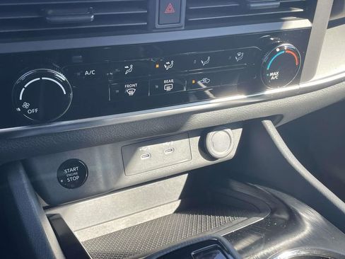 Used 2025 Nissan Rogue S image 27