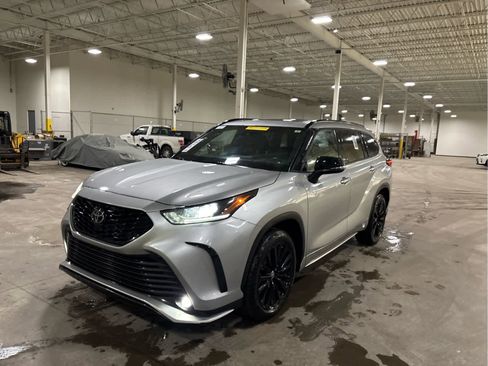Used 2025 Toyota Highlander XSE image 8
