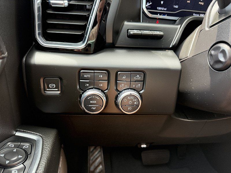 Used 2024 GMC Sierra 1500 Denali w/ Denali Reserve Package AWD/4WD image 22