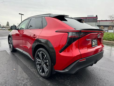 Used 2023 Toyota bZ4X AWD image 8