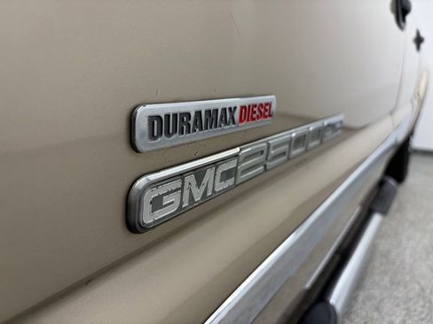 Used 2004 GMC Sierra 2500 SLT w/ Heavy-Duty Power Package AWD/4WD image 51