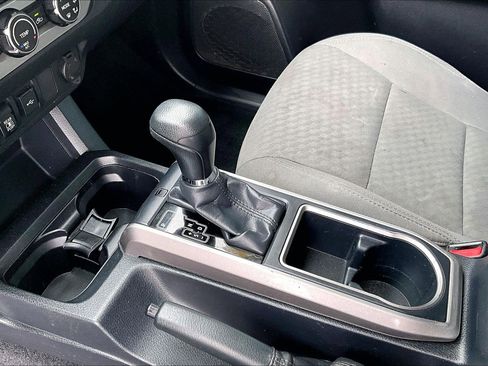 Used 2020 Toyota Tacoma SR5 RWD image 13