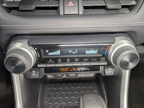 Used 2019 Toyota RAV4 LE image 29