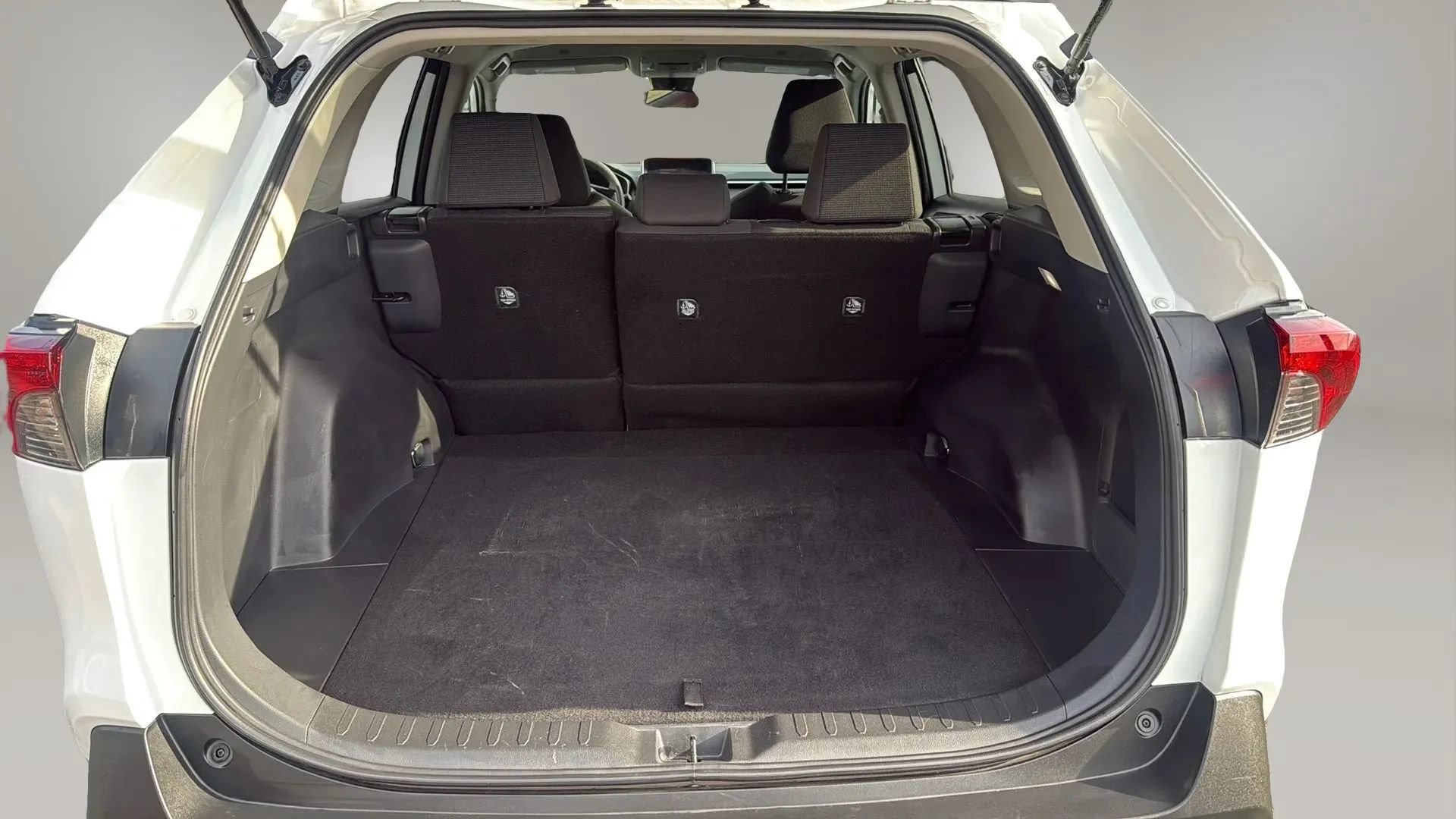 Used 2025 Toyota RAV4 LE AWD/4WD image 7