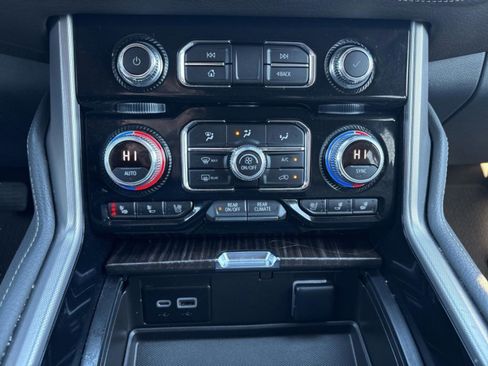 Used 2023 GMC Yukon XL Denali image 24