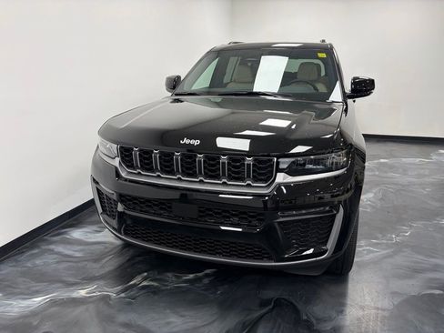 New 2026 Jeep Grand Cherokee L Limited AWD/4WD image 3