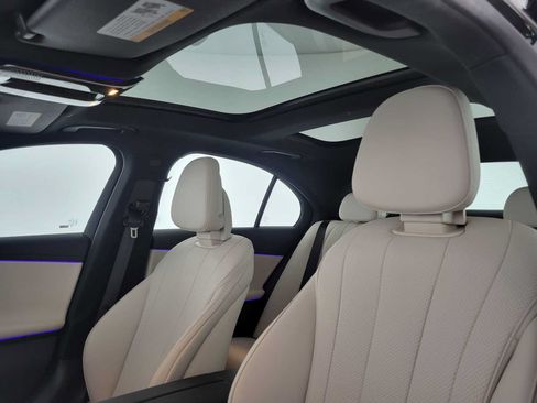 Used 2025 Mercedes-Benz E 350 Sedan image 21