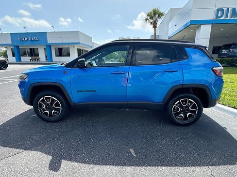 Used 2025 Jeep Compass Trailhawk AWD/4WD image 8