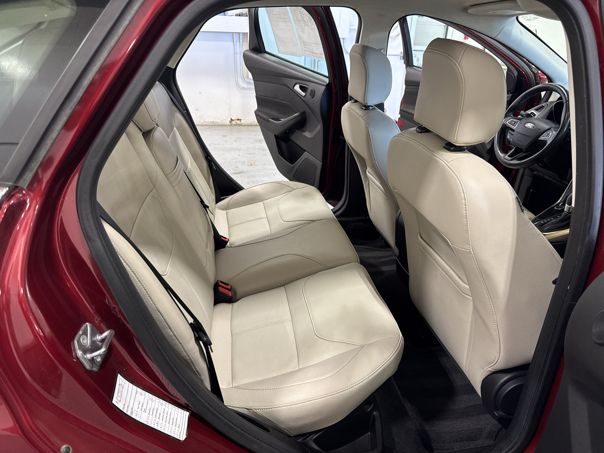 Used 2016 Ford Focus Titanium FWD image 27