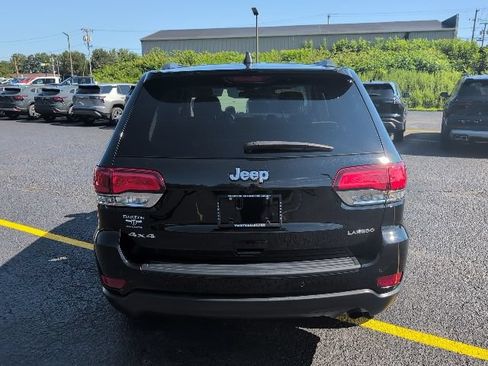 Used 2021 Jeep Grand Cherokee Laredo AWD/4WD image 4
