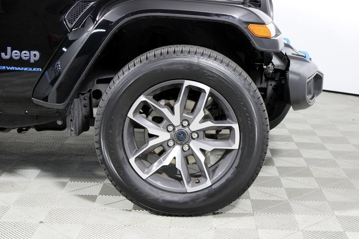 Used 2024 Jeep Wrangler Unlimited w/ Convenience Group AWD/4WD image 34