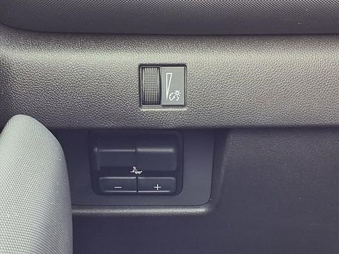 Used 2023 Chevrolet Colorado Z71 w/ Z71 Convenience Package 2 image 18