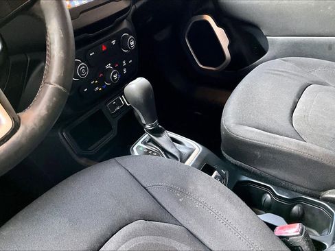 Used 2018 Jeep Renegade Latitude image 16