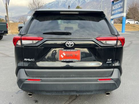 Used 2024 Toyota RAV4 LE image 9