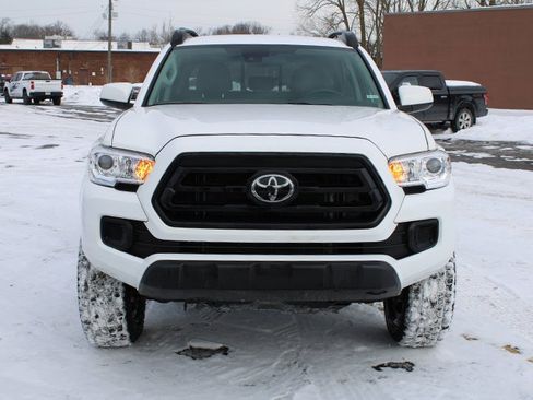 Used 2021 Toyota Tacoma SR image 3