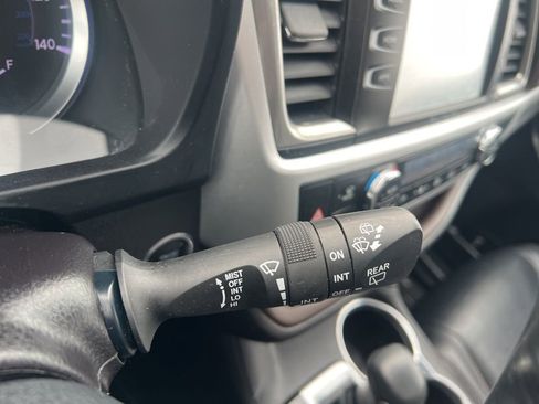 Used 2018 Toyota Highlander XLE image 14