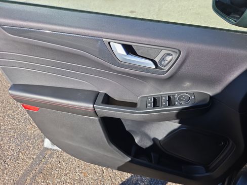 Used 2025 Ford Escape ST-Line image 5