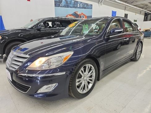 Used 2013 Hyundai Genesis 3.8 w/ Premium Pkg RWD image 3