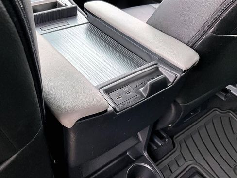 Used 2025 Toyota Sienna LE FWD image 34