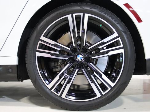 Used 2023 BMW 760i xDrive image 91