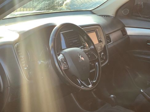 Used 2016 Mitsubishi Outlander SE image 10