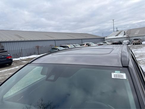 Used 2017 Toyota Highlander SE image 14