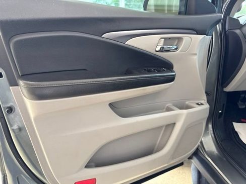 Used 2017 Honda Ridgeline RTL-T image 11
