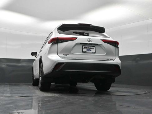 Used 2022 Toyota Highlander XLE image 23