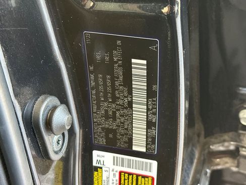 Used 2024 Toyota Highlander XLE image 34