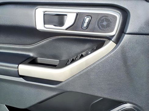 Used 2022 Ford Explorer XLT w/ Equipment Group 202A image 19