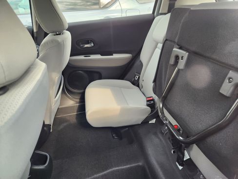 Certified 2022 Honda HR-V LX image 6