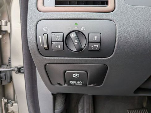 Used 2011 Volvo XC70 3.2 AWD/4WD image 19