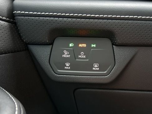 New 2026 Volkswagen Atlas SE FWD image 31
