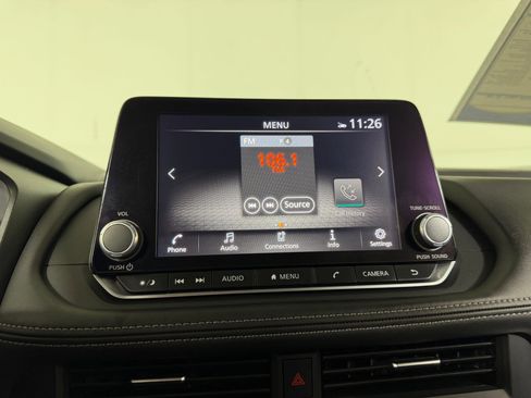 Used 2025 Nissan Rogue SV image 21