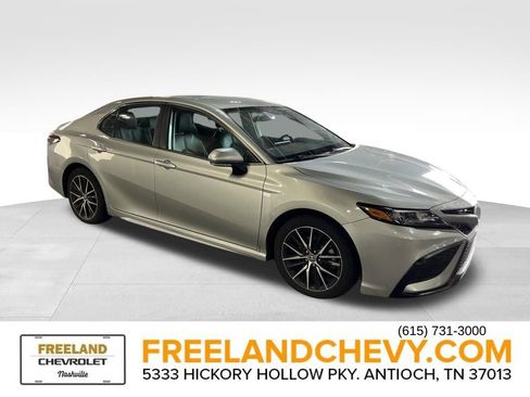 Used 2023 Toyota Camry SE image 1