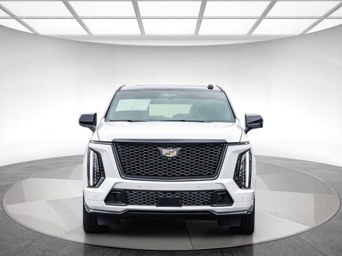Used 2025 Cadillac Escalade ESV V AWD/4WD image 6