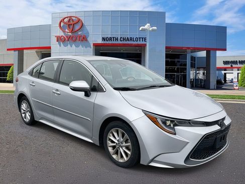 Used 2022 Toyota Corolla XLE image 3