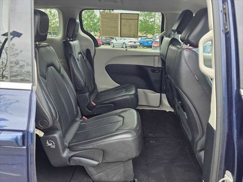 Used 2020 Chrysler Voyager Lxi FWD image 12