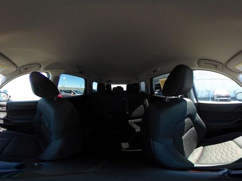 Used 2025 Nissan Pathfinder SV FWD image 45