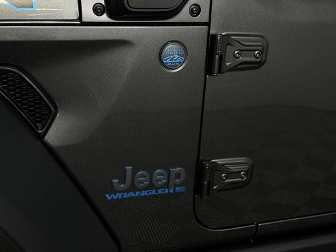 Used 2023 Jeep Wrangler Unlimited Rubicon 4xe AWD/4WD image 12