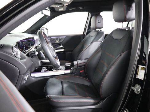 Used 2023 Mercedes-Benz GLB 250 4MATIC image 30