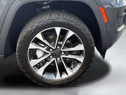 Used 2022 Jeep Grand Cherokee Overland AWD/4WD image 26