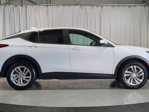 Used 2025 Buick Envista Sport Touring w/ Convenience I Package FWD image 9