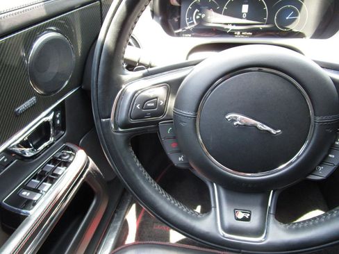 Used 2016 Jaguar XJ R RWD image 12
