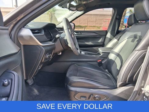 Used 2024 Jeep Grand Cherokee L Altitude RWD image 9