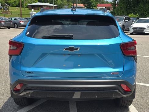 Used 2025 Chevrolet Trax RS w/ Sunroof Package FWD image 4