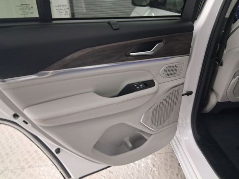 Used 2023 Jeep Grand Cherokee Overland w/ Adv Protech Group III image 22