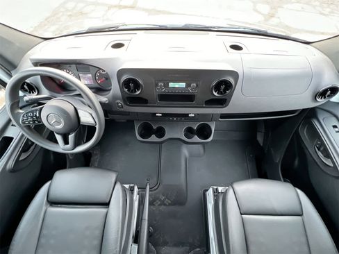 Used 2023 Mercedes-Benz Sprinter 2500 image 15